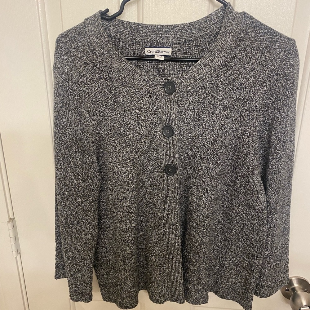 Gray croft and barrow cardigan